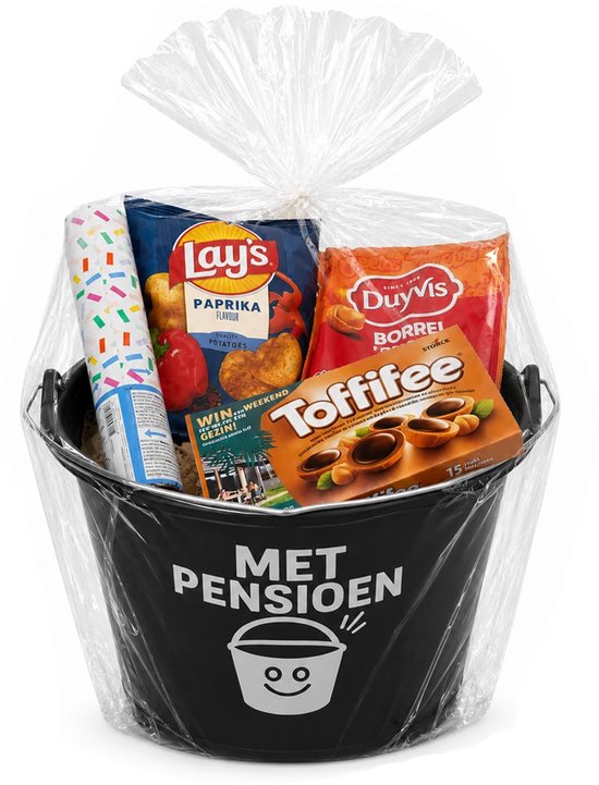 Emmer - Met pensioen in geschenkverpakking - Gevulde cadeau emmer - met tekst - Verpakt in cellofaan - 12 liter - zwart - Verjaardag man & Vrouw - Jubilieum cadeau - Geslaagd cadeau