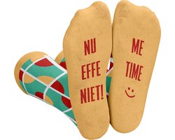 Silly Soles - Grappige Cadeaus One Size Sokken met Tekst - Me Time - Originele Grappige Sokken - Gekke Funny Huissokken Unisex - Happy Gift Verjaardag Cadeau Vrouw, Man, Vader, Papa, Moeder, Mama, Vriendin, Zus, Oma, Cadeautjes Volwassenen