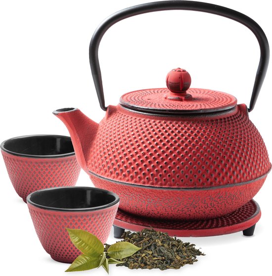 Tealøv THEE SET 800 ML GIETIJZER | COMPLETE SET IN GESCHENKDOOS | Gietijzeren Theepot met Roestvrijstalen Zeef, Gietijzeren Theekopjes en Onderzetter | In Authentiek Japanse Stijl | Arare Rood