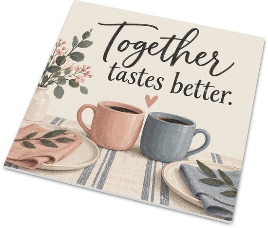 Tegeltje mat Together tastes better Romantische quote met roze en blauwe koffiemokken Koffiehoek en ontbijt illustratie Lief cadeau voor koppel, samenwonen en housewarming Wanddecoratie 15 x 15 cm mat